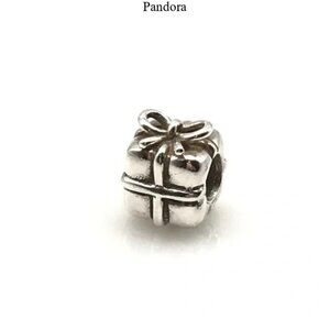 Pandora Retired Present Charm